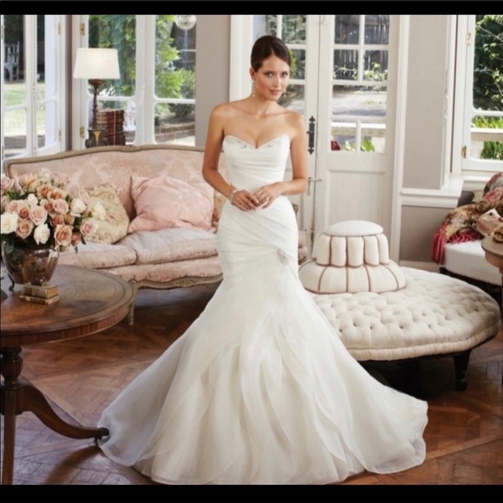 Sophia Tolli Wedding Gown, size 6, all white, brand new, more details below.